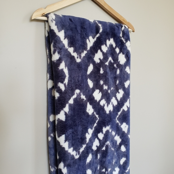 Bedding Homegoods 8x52 Fleece Throw Blanket Navy Poshmark